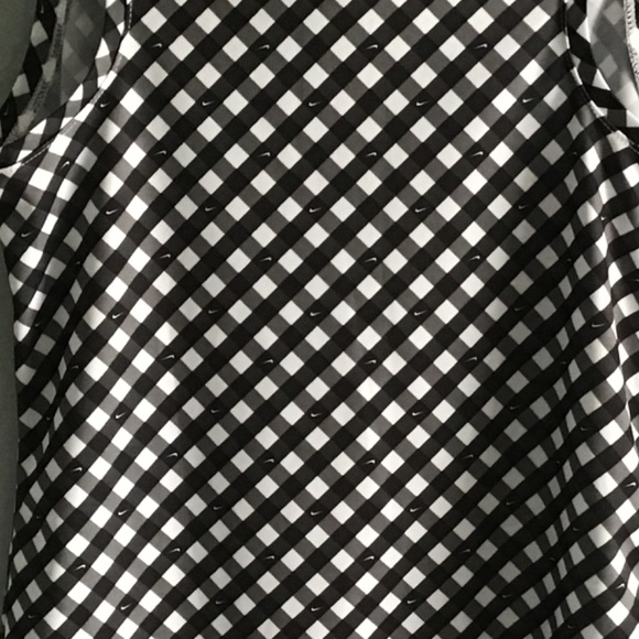 NWT~Nike Women’s Dri-Fit Sleeveless Golf Polo Shirt~Black and WhiteSize XS - Picture 11 of 14